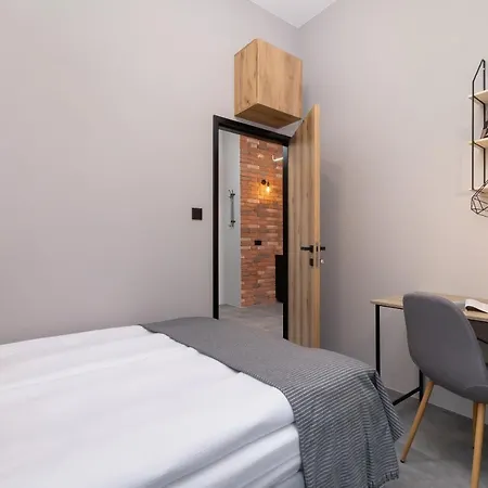 Lokum Salsa Air-conditioned With Patio Cracow By Renters شقة *